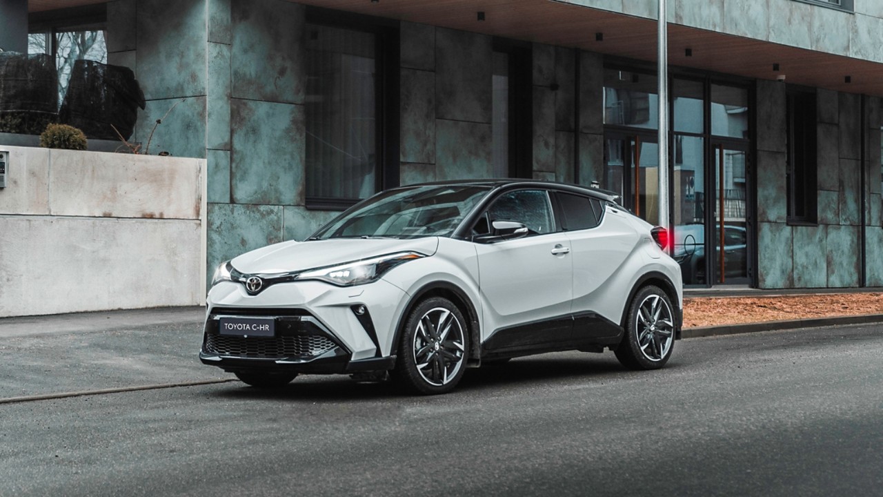 Žiūrėti automobilius sandėlyje