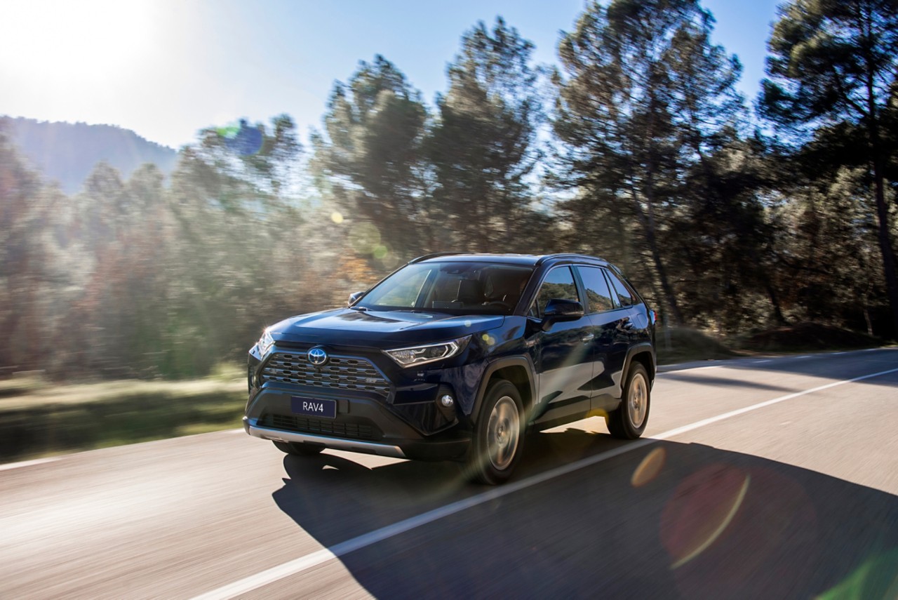 2019-toyota-rav4-blue_Edit_2